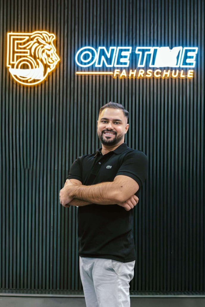 Fahrschule Frankfurt Riedberg - Fahrlehrer Jussuf