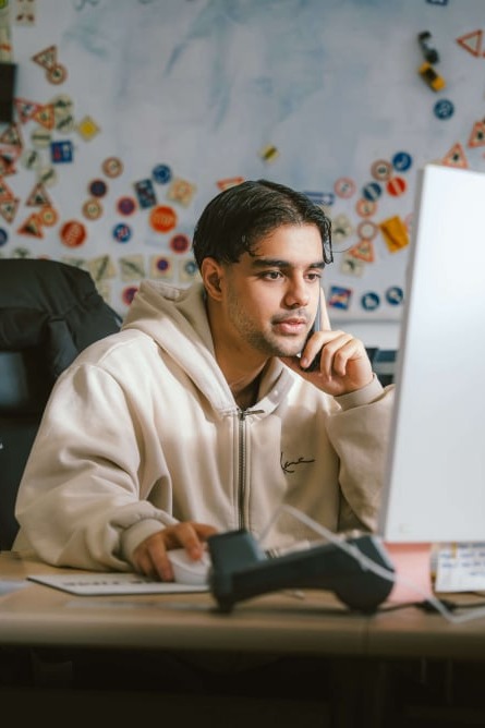 Fahrschule Frankfurt Riedberg Mitarbeiter Büro Saliman